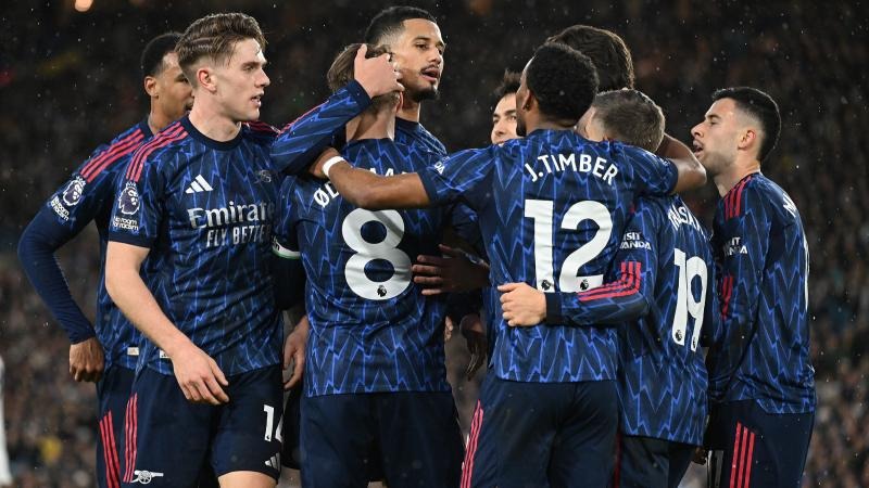 巴里·邦兹在 2007 年击出生涯第 756 支本垒打，超越汉克·阿伦成为历史全垒打王